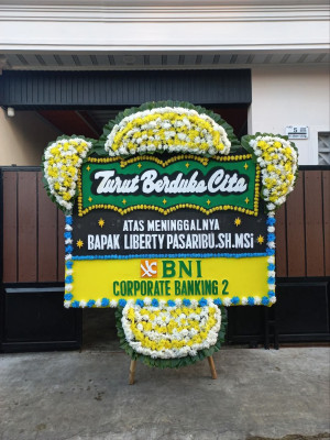 Papan Bunga Duka di Baki