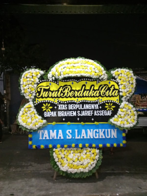 Papan Bunga Duka di Baki